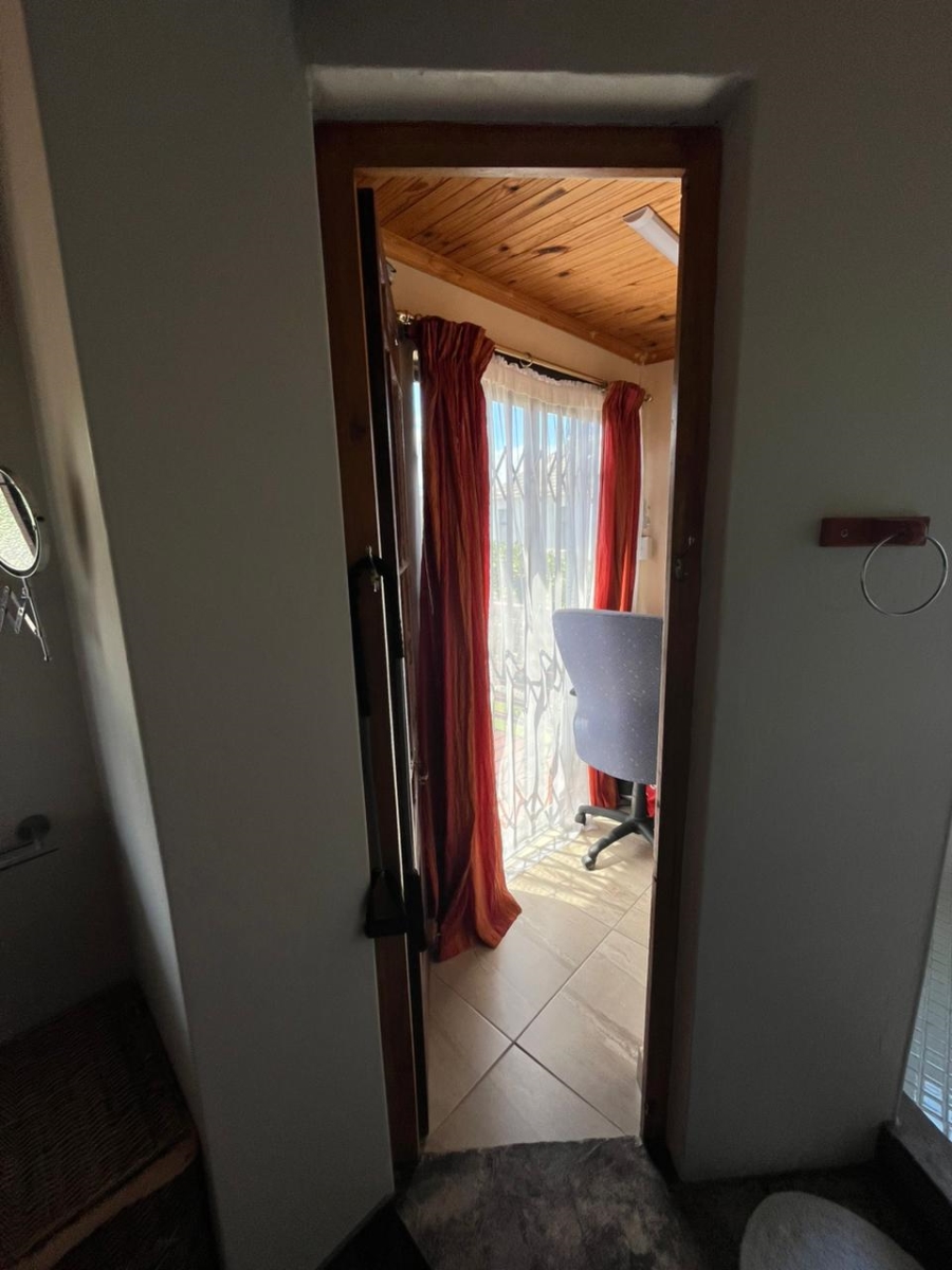 3 Bedroom Property for Sale in Cove Rock Eastern Cape